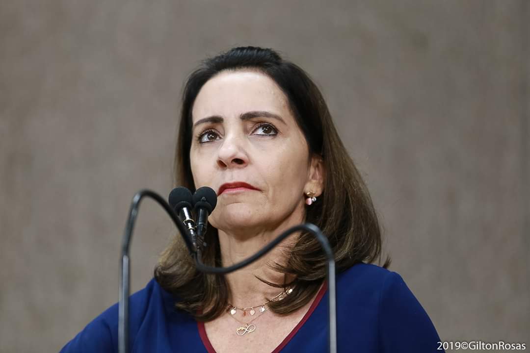 “A atual gestão coloca o povo para viver em transtornos desnecessários”, afirma Emília Corrêa