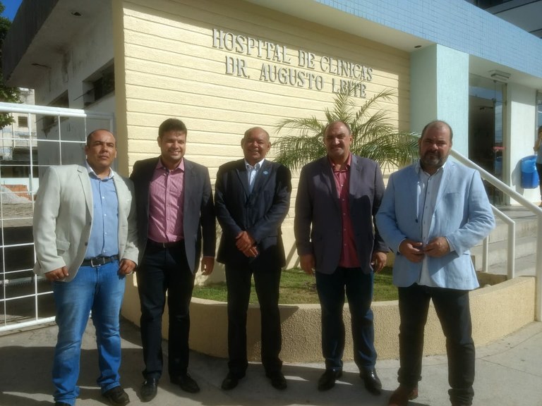 Membros da CPI da Saúde conseguem fazer a primeira visita ao Cirurgia