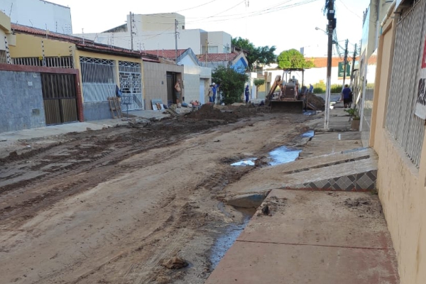 Anderson de Tuca solicita medidas de pavimentação e drenagem para ruas do bairro Luzia