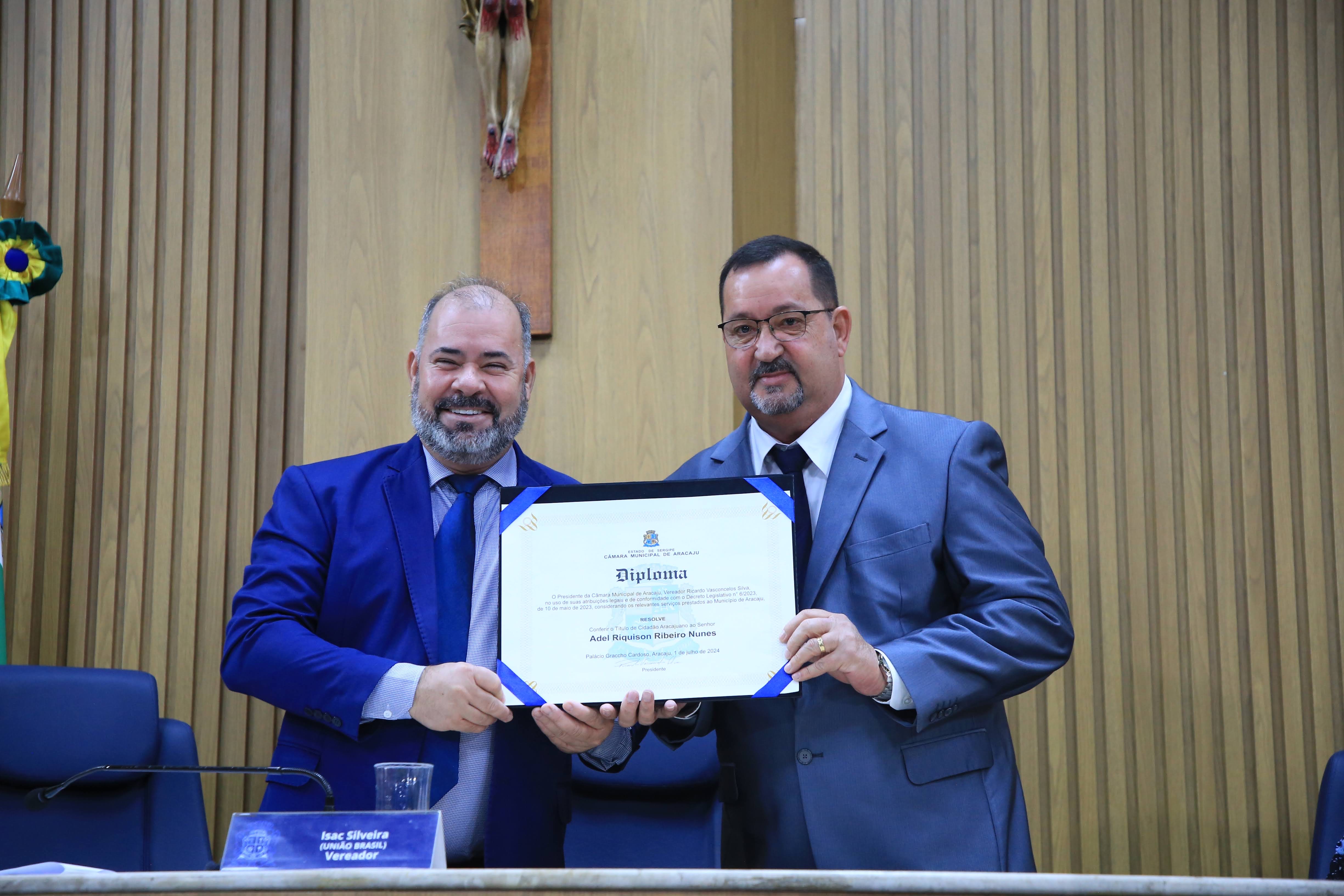 Adel Ribeiro recebe Título de Cidadão Aracajuano: uma homenagem ao jornalismo e à crônica esportiva