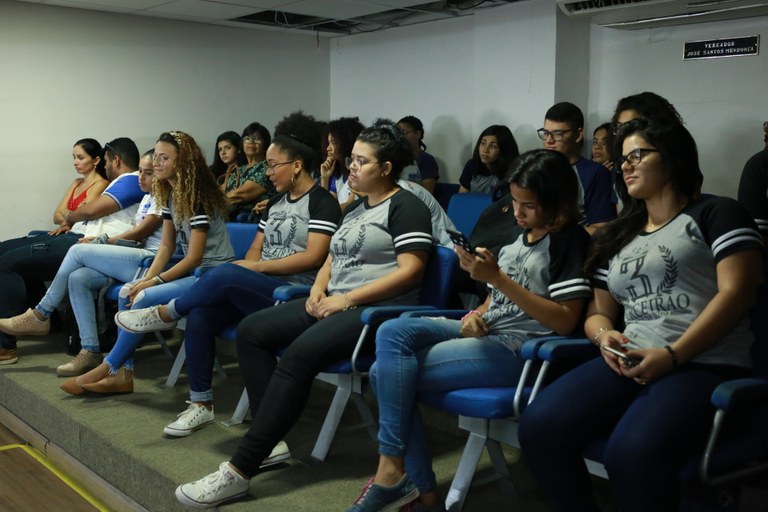 Alunos do Colégio Estadual Nelson Mandela visitam a Câmara de Aracaju 