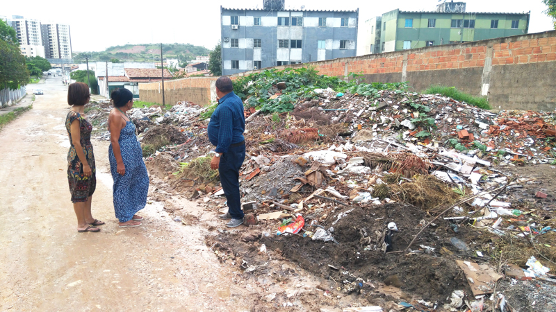 Américo de Deus apura agressões ambientais no bairro Jabutiana