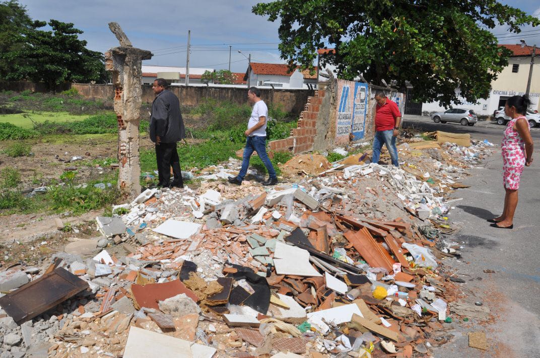 Américo de Deus identifica demandas do Bairro 18 do Forte