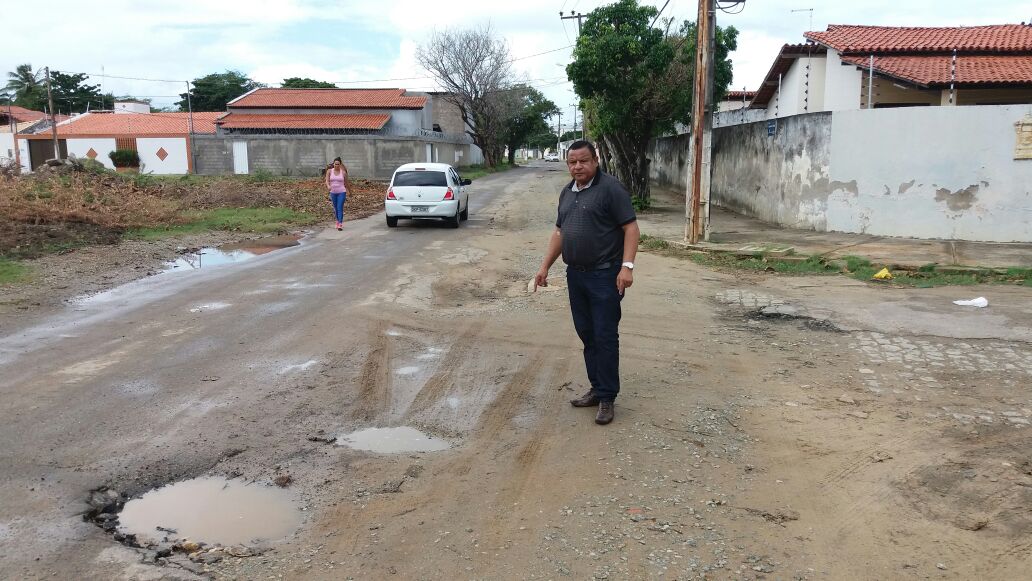 Américo de Deus solicita que a Emurb realize serviços em bairro da zona sul