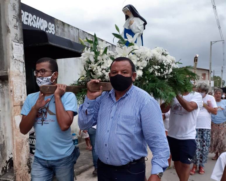 Américo participa de procissão em homenagem à Santa Dulce dos Pobres