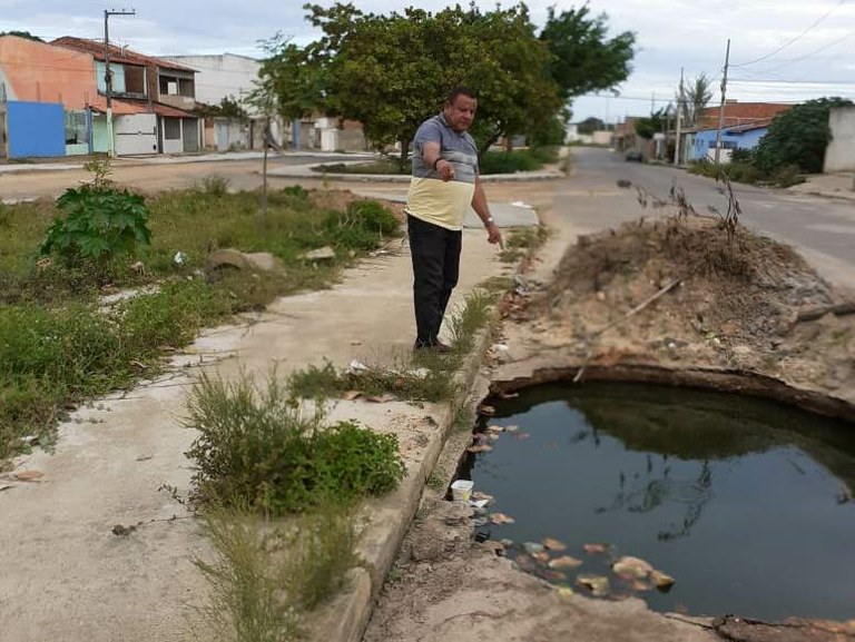 Américo vistoria obras e ruas do Bairro Marivan e cobra ação efetiva de órgãos responsáveis