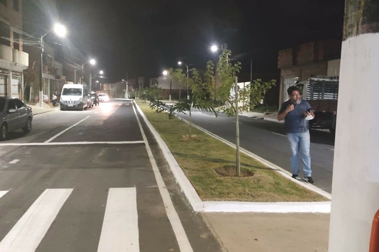 Anderson de Tuca parabeniza obra no Loteamento Rosa do Sol