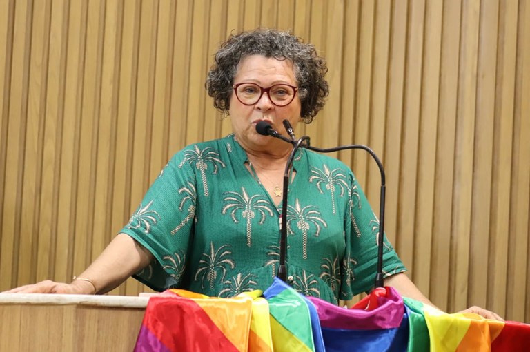 Ângela Melo cobra ações de saúde para população LGBTQIAPN+