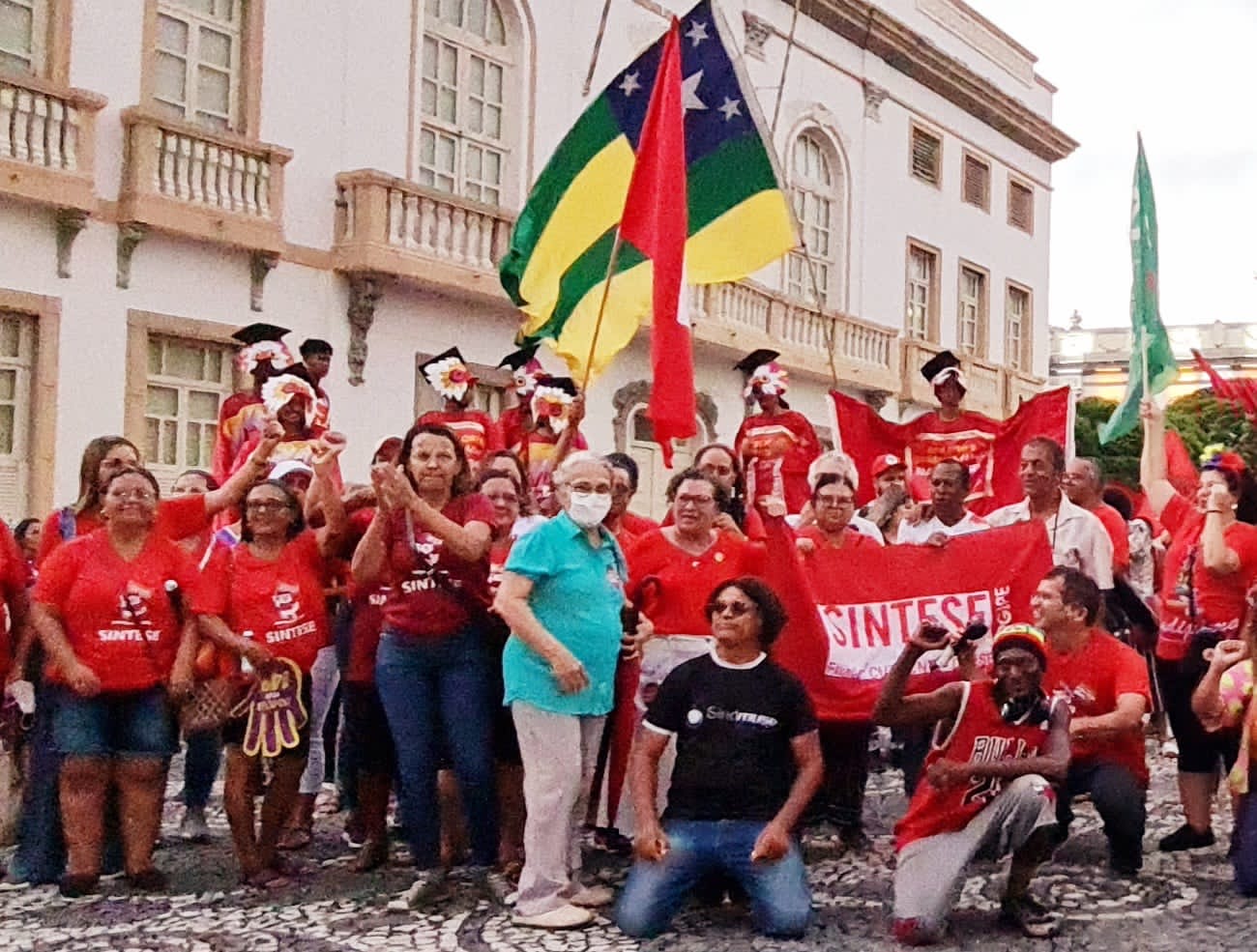 Ângela Melo participa da Marcha em Defesa da Educação e reafirma compromisso com pautas da escola pública