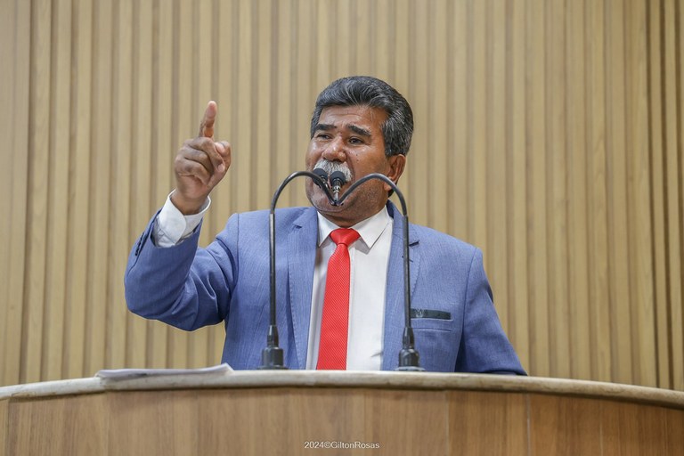 Bigode agradece pelas cestas básicas enviadas para ajudar o povo do Santa Maria    