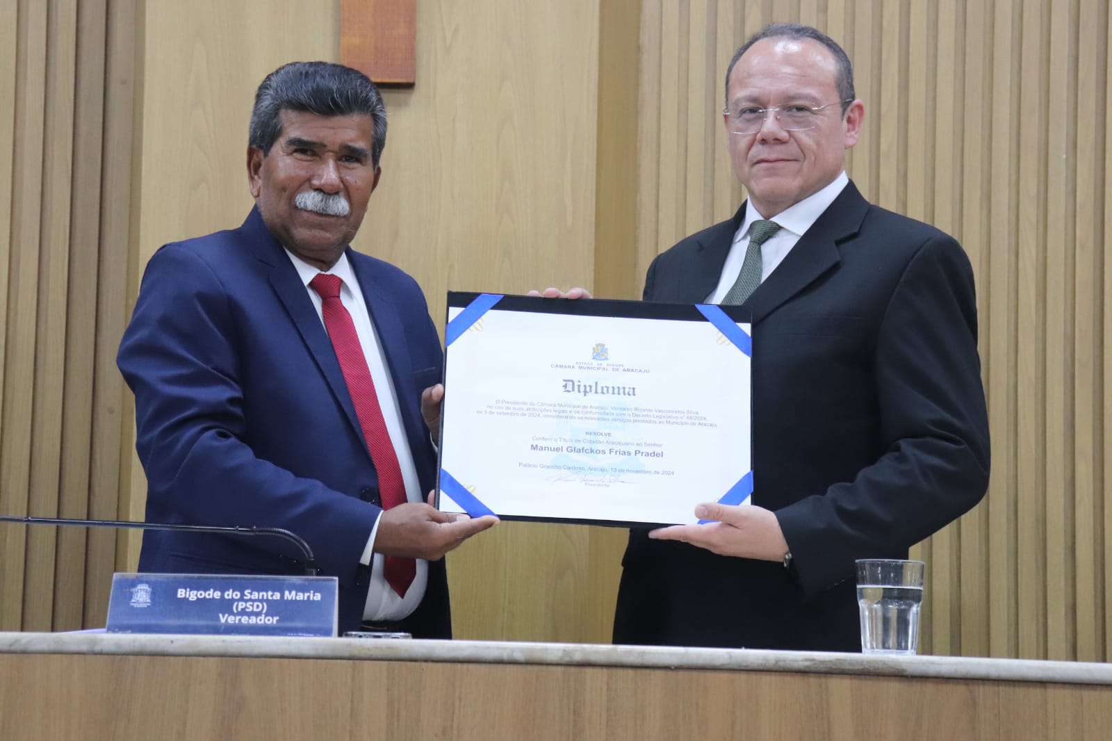 Bigode enaltece o trabalho desenvolvido pelo  Dr. Manuel no atendimento especializado a pacientes de COVID 