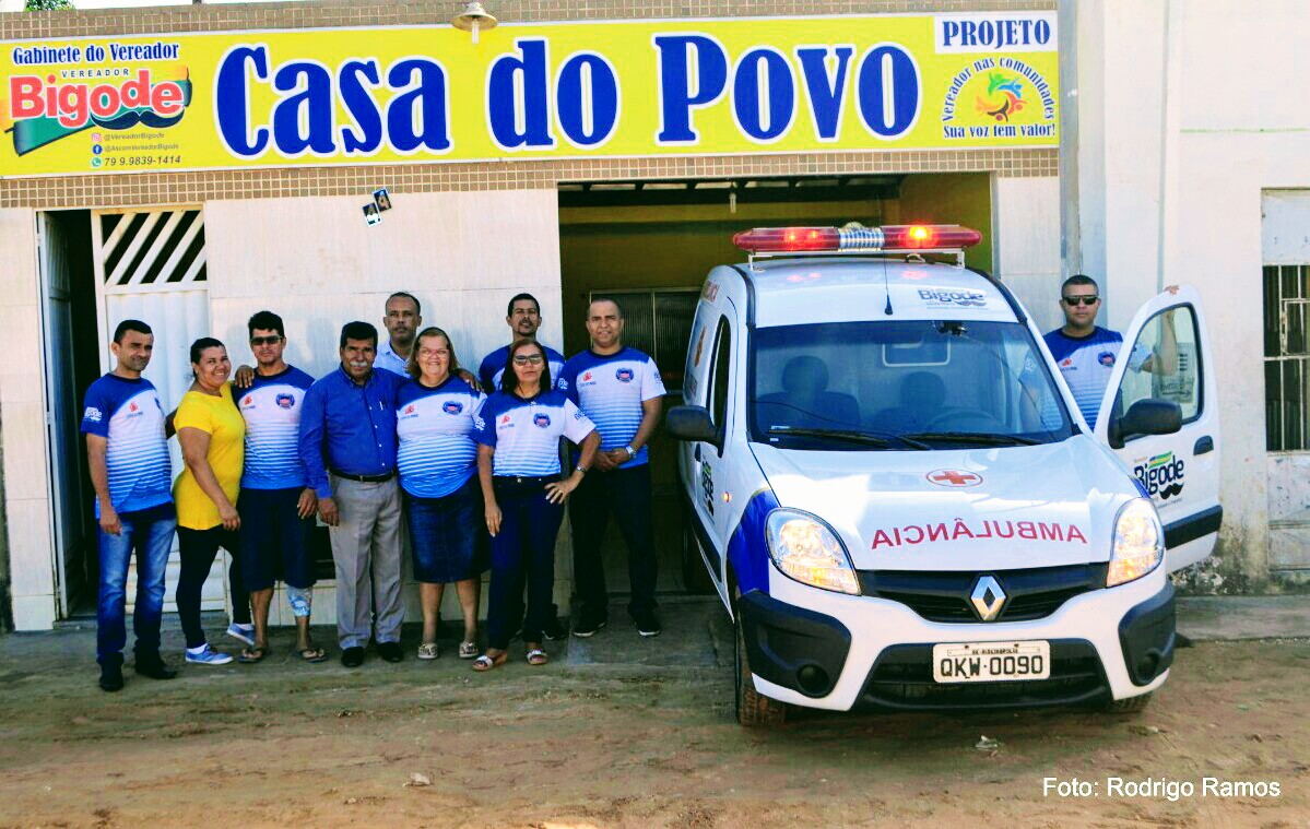 Bigode entrega ambulância a "Casa do Povo"