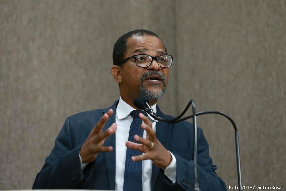 Bittencourt homenageia historiador Pedrinho Santos com nome da Sessão na Câmara