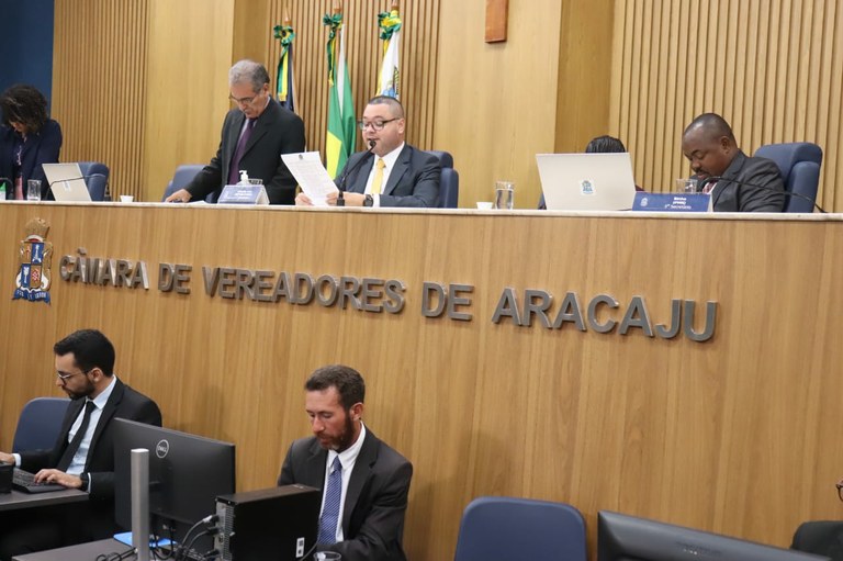 Câmara aprova obrigatoriedade de limpeza em terrenos baldios  