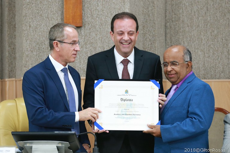 Câmara de Aracaju entrega Título de Cidadão Aracajuano ao deputado federal André Moura