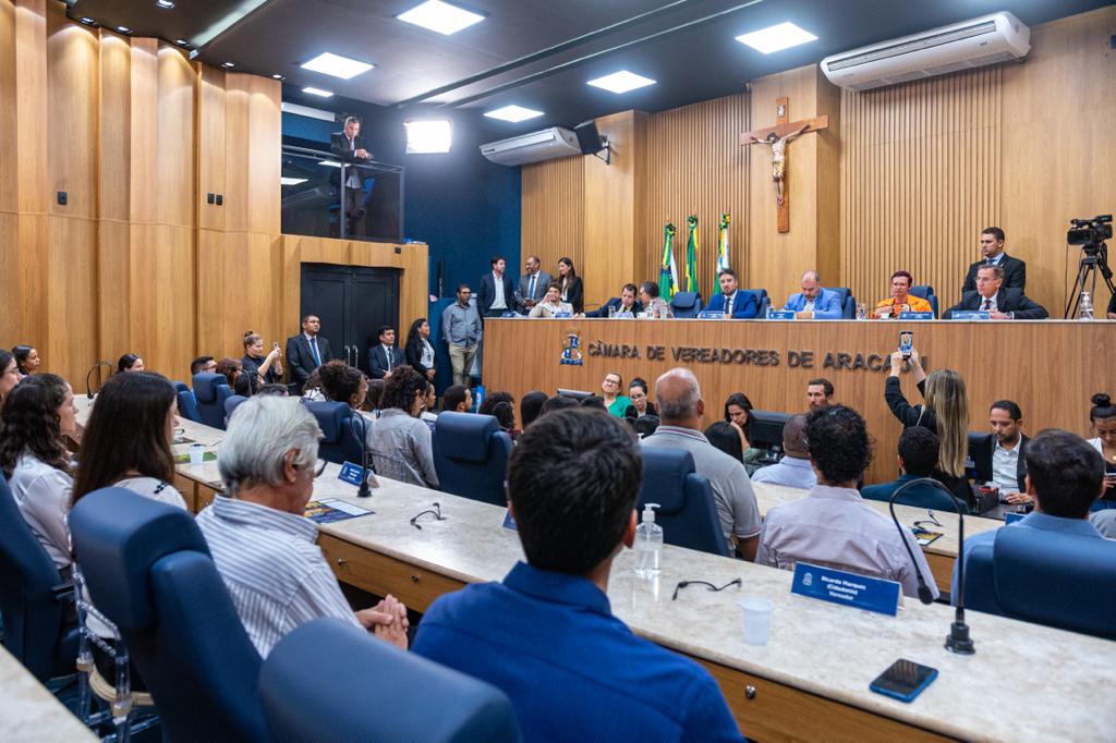 Câmara de Aracaju empossa 43 novos servidores  