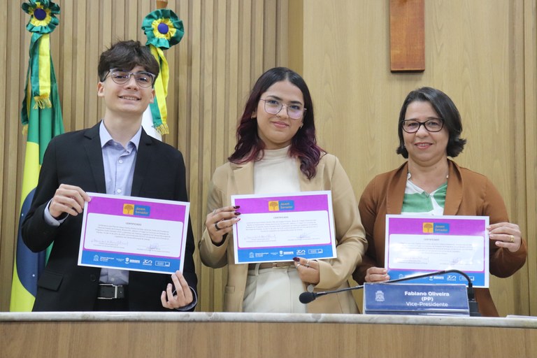 Câmara Municipal de Aracaju recebe estudantes vencedores do Projeto Jovem Senador 
