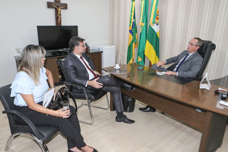 Comissão de Gastos Públicos da OAB faz visita ao presidente da CMA