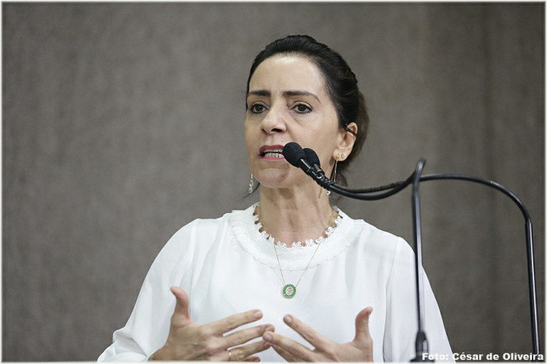 Emília Corrêa reivindica refletores para o ginásio Francão