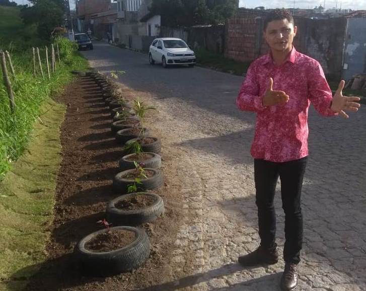 De lixo a canteiro de flores, Palhaço Soneca ajuda a mudar “cara” do bairro São Carlos