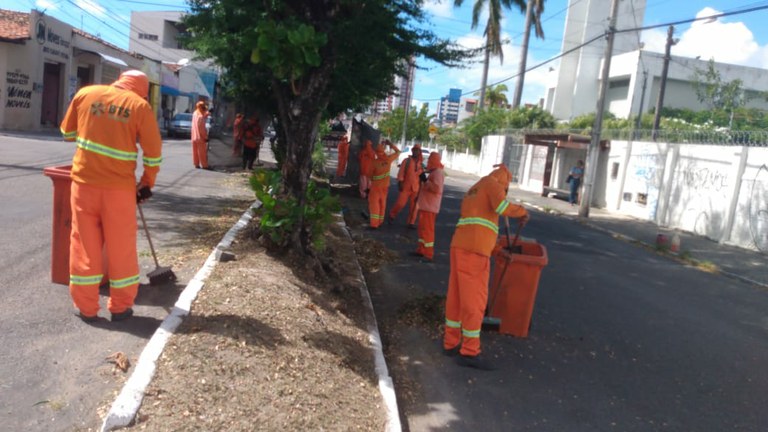 Dr. Gonzaga agradece limpeza de canteiro de Avenida do Médici