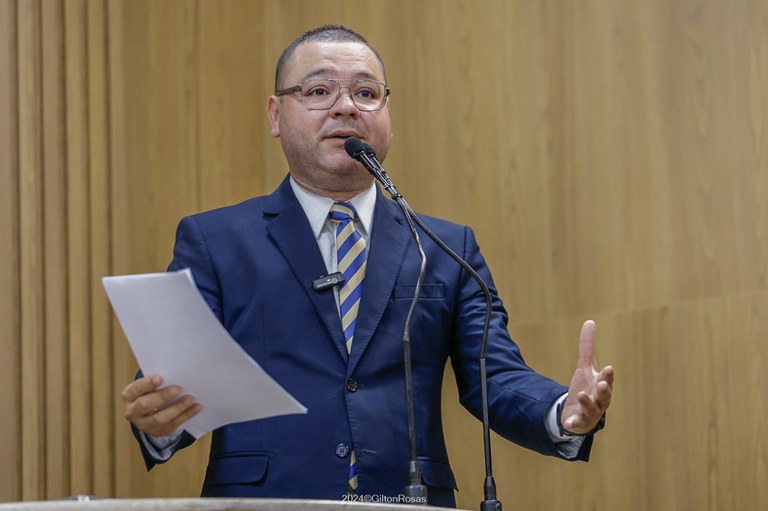 Eduardo Lima questiona ação do STF que quer substituir as palavras “mãe” e “pai” pelo termo “parturiente”