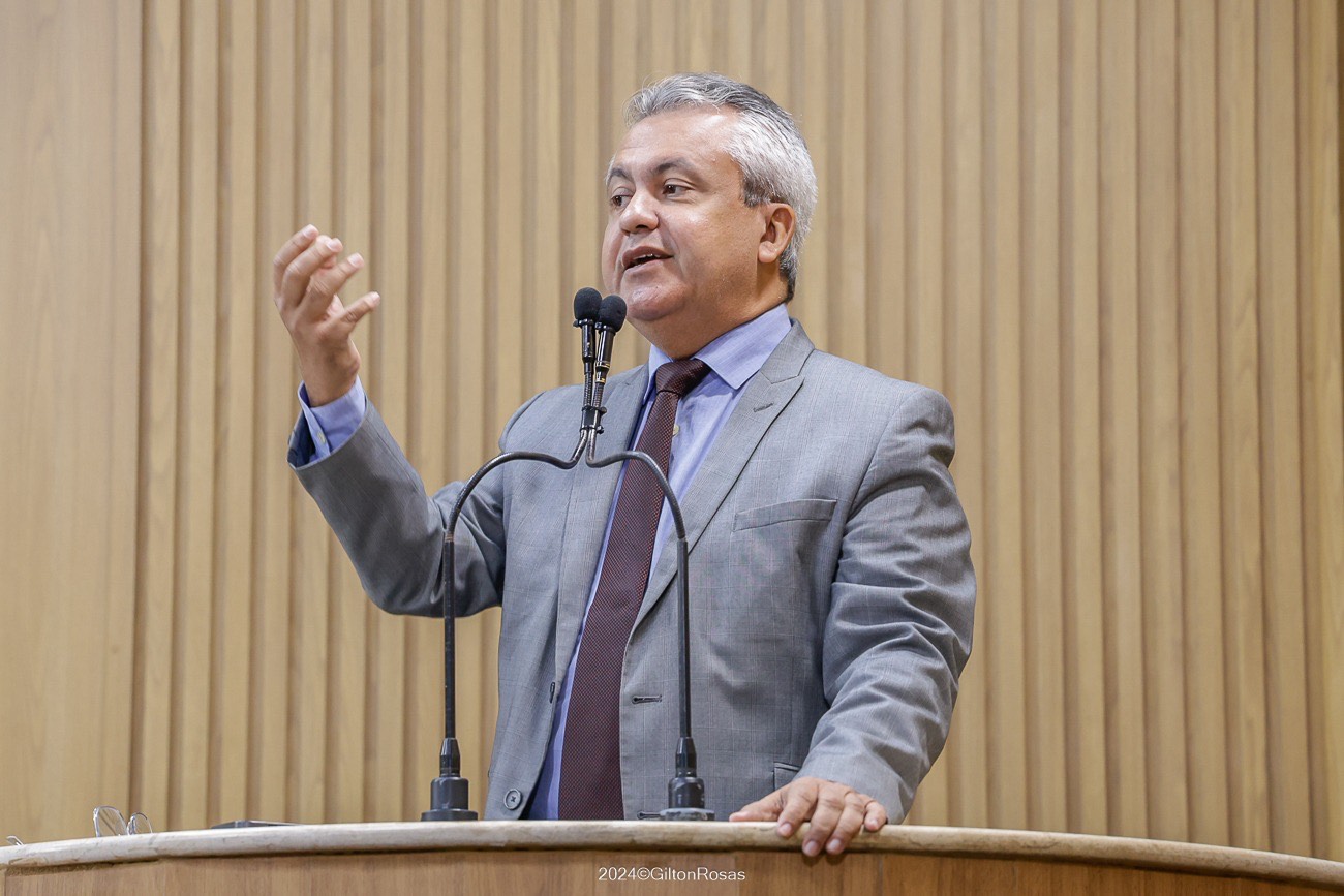 Elber questiona nomeação e posse do Conselho Municipal de Cultura 