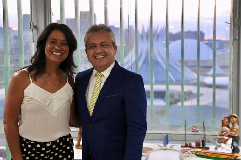 Elber se reúne com Eliane Aquino em Brasília