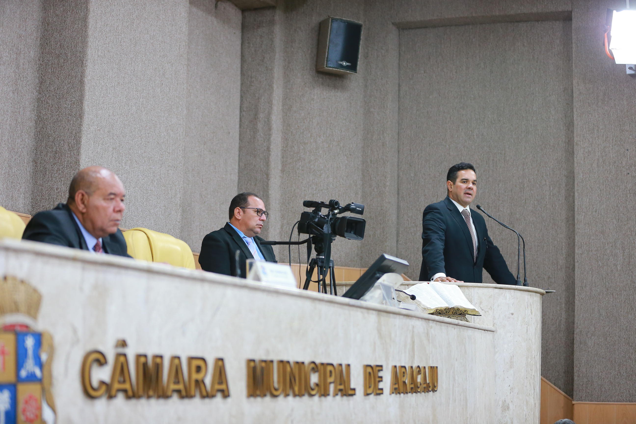 Em Tribuna Livre, promotor de justiça fala da relação entre política e religião 