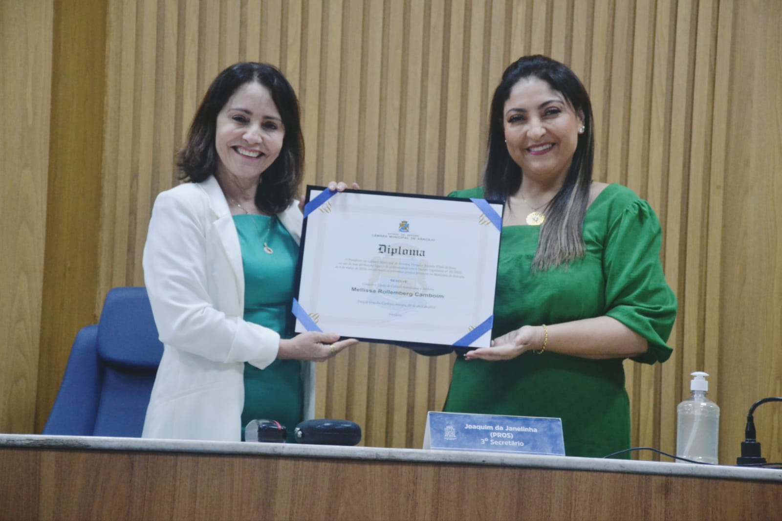 Emília Corrêa concede Título de Cidadania à professora e empresária Mellissa Rollemberg