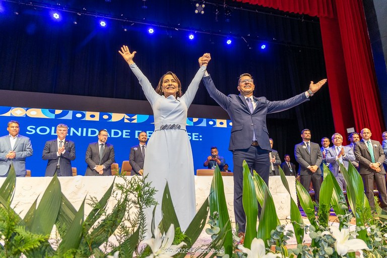 Emília Corrêa e Ricardo Marques tomam posse como prefeita e vice-prefeito de Aracaju