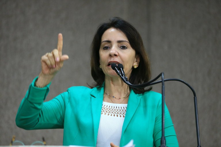 Emília Corrêa: Estão querendo causar divisão