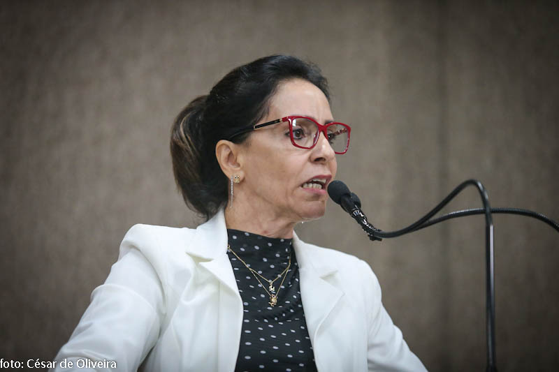 Emília Corrêa: "Presidente da Câmara de Aracaju desrespeita minha fé"