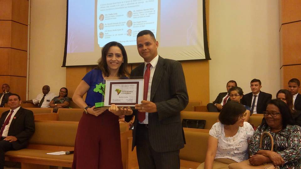 Emília recebe Prêmio Valores Familiares e Comunitários