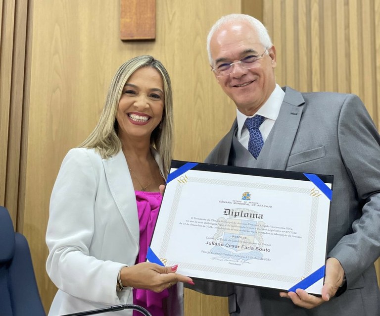 Empresário Juliano César recebe Título de Cidadão Aracajuano