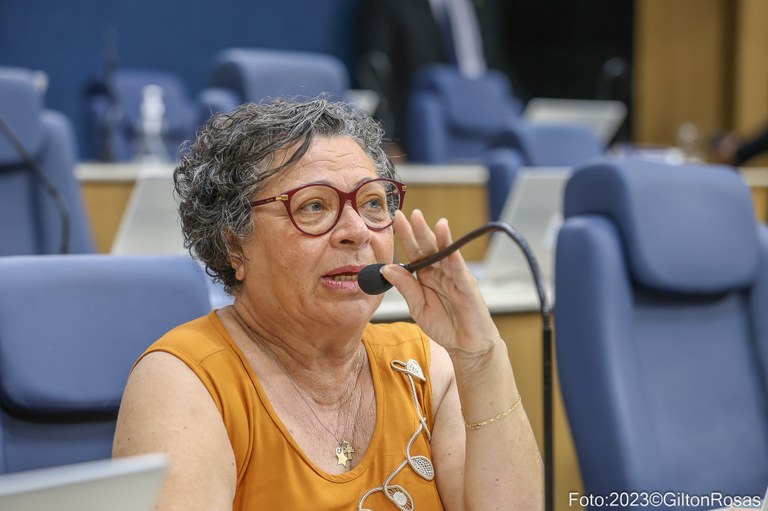 Equipe médica divulga novo boletim de saúde da Professora Ângela