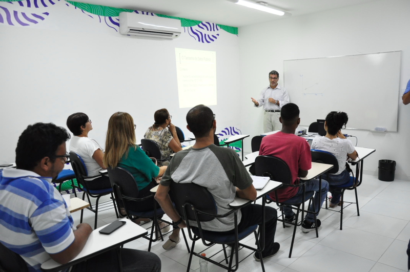 Escola do Legislativo inicia curso sobre ‘Economia do Setor Público e Regulação’