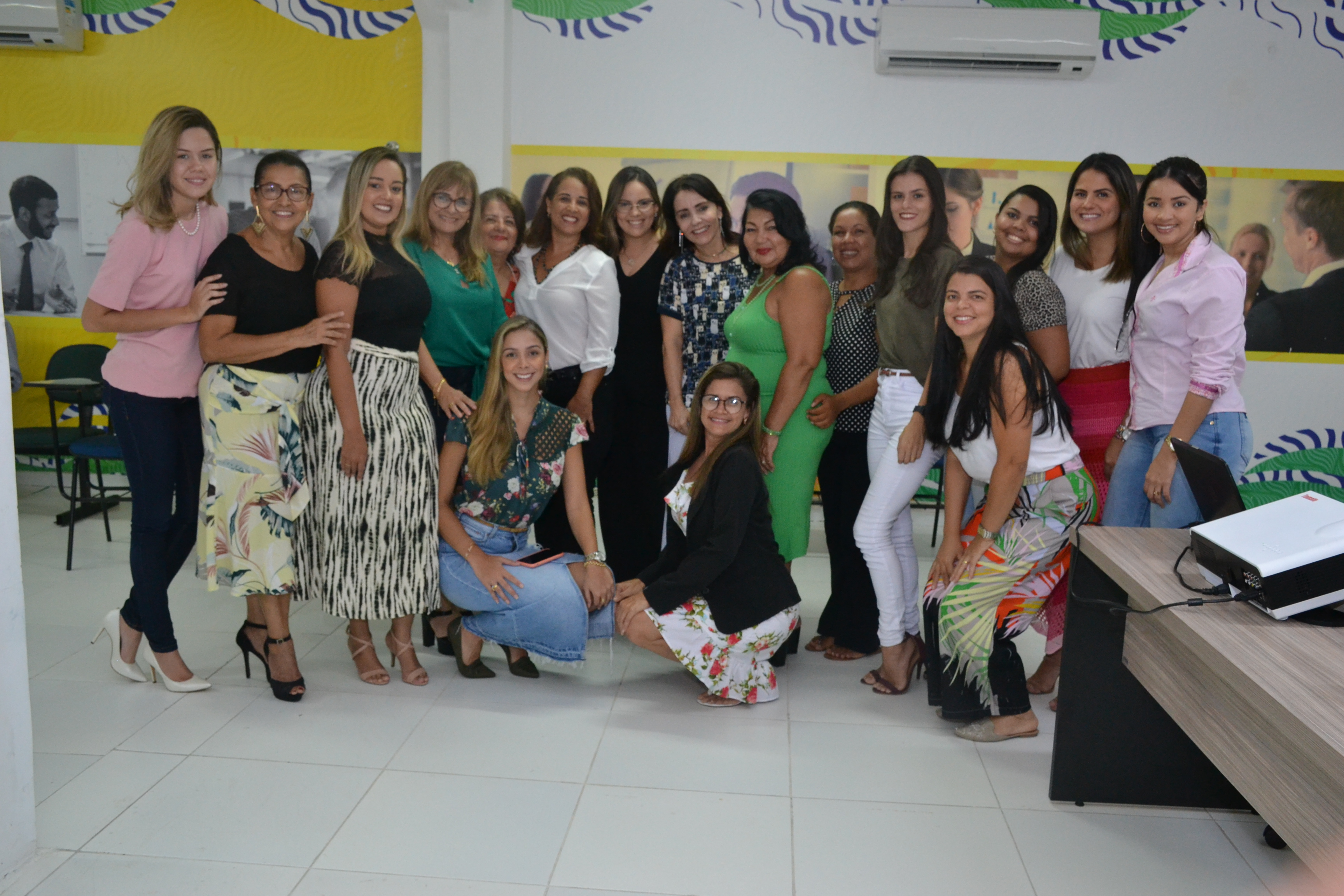 Escola do Legislativo promove evento sobre o Dia Internacional da Mulher com Emília Corrêa