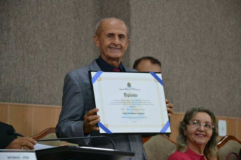 Escritor José Antenor Aguiar recebe título de Cidadania Aracajuana