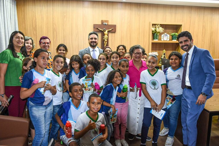 Estudantes da rede pública de Aracaju conhecem o funcionamento do Parlamento Municipal  