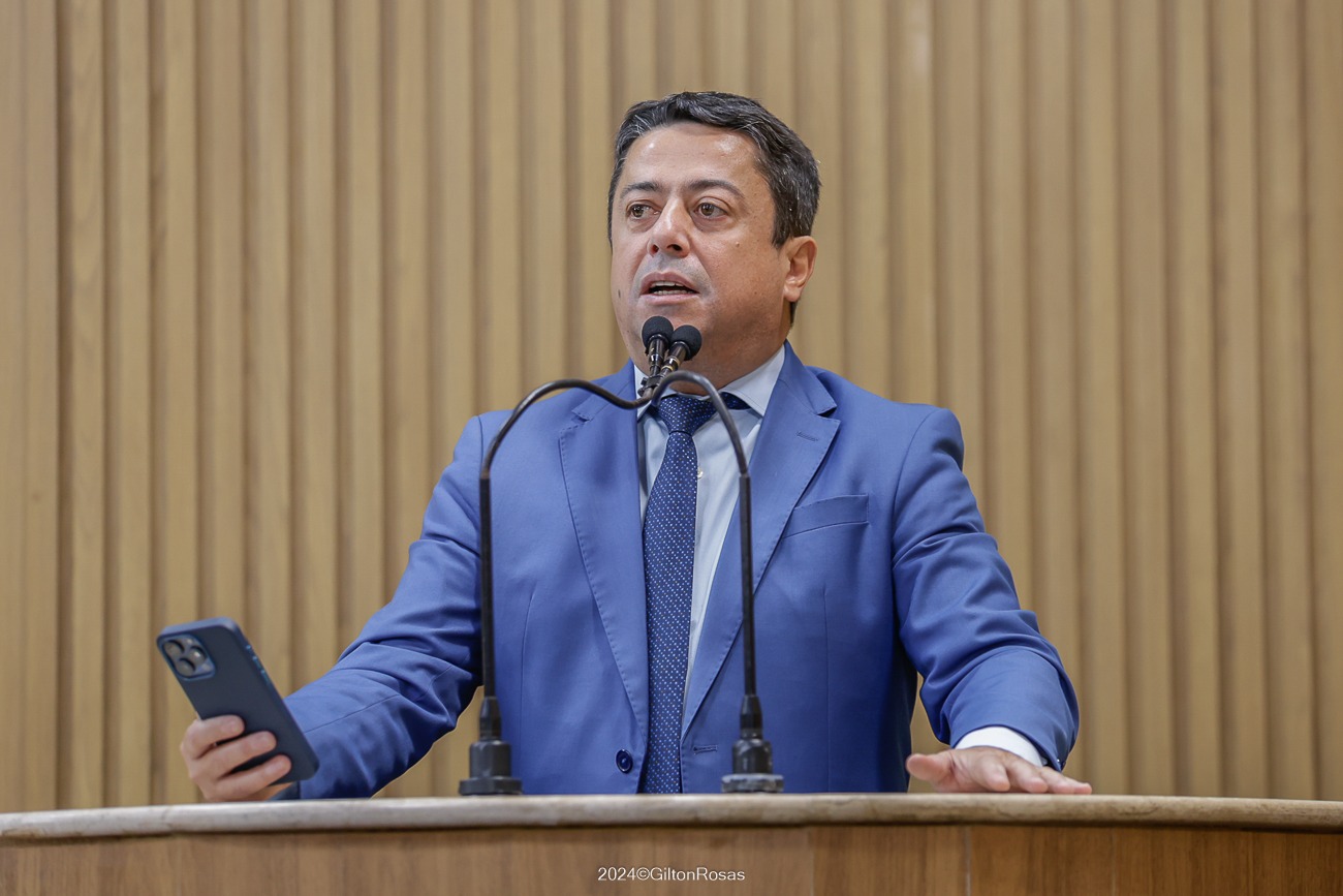 Fabiano Oliveira é homenageado em café da manhã promovido pela Federase 