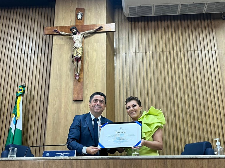  Fabiano Oliveira concede título de Cidadã Aracajuana à Dalyanne Fonseca