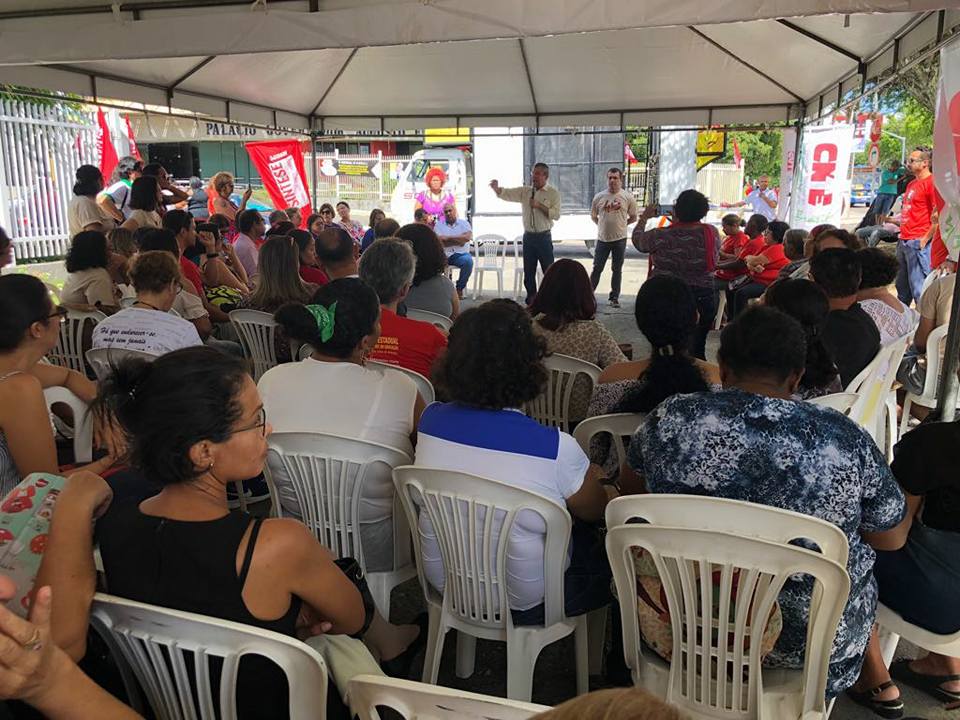 Iran Barbosa participa de ato público durante paralisação do magistério estadual