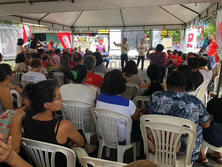 Iran Barbosa participa de ato público durante paralisação do magistério estadual