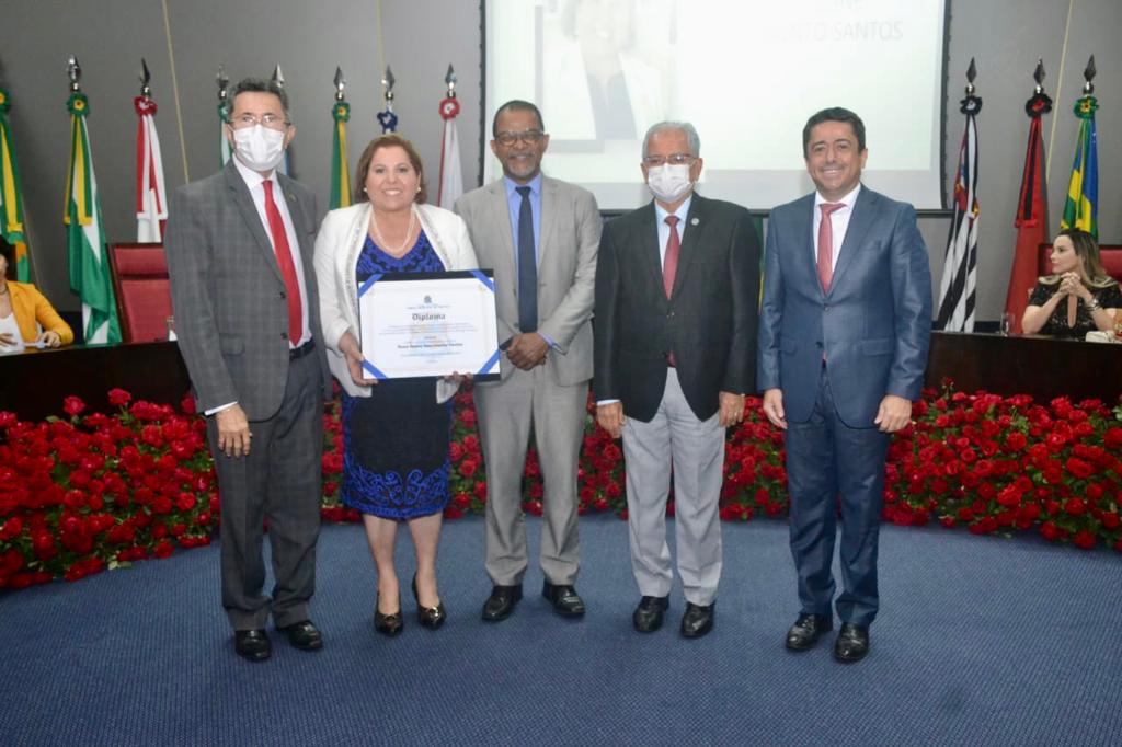 Juíza Rosa Geane Nascimento recebe Título de Cidadã Aracajuana