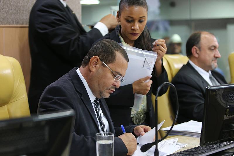 Juvêncio Oliveira protocola Indicações para o Bairro Jabotiana