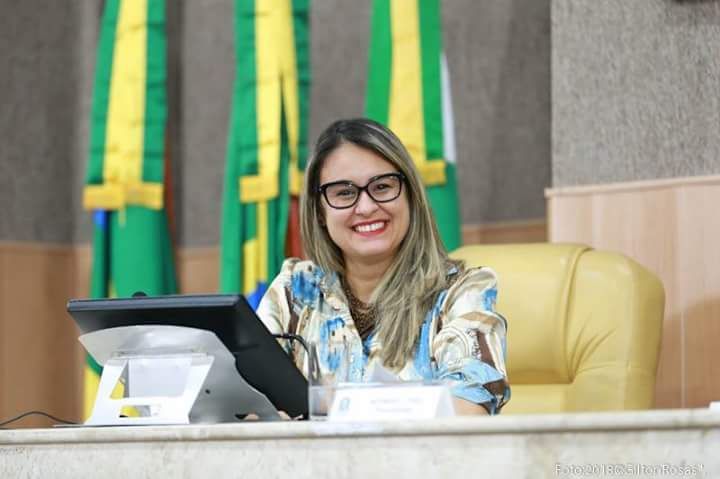 Kitty comemora derrubada de vetos do prefeito 