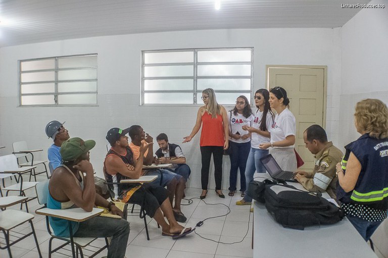 Kitty Lima acompanha de perto o início do recadastramento dos carroceiros em Aracaju