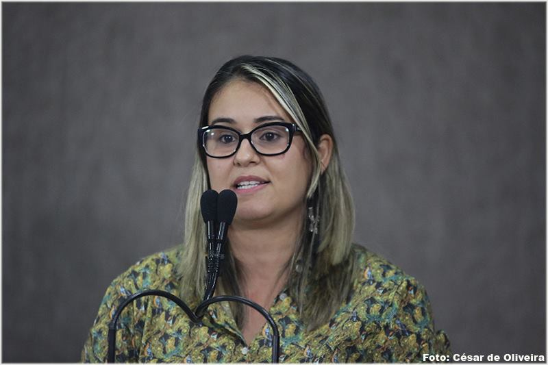 Kitty Lima comemora aprovação de PL que beneficia artistas locais