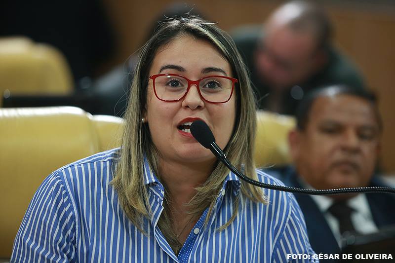 Kitty Lima denuncia o baixo número de creches em Aracaju